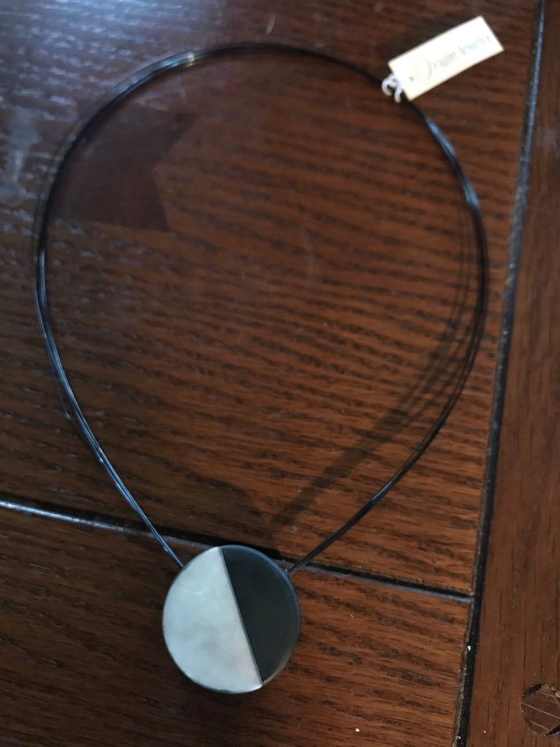 Two toned magnetic necklace white and charcoal